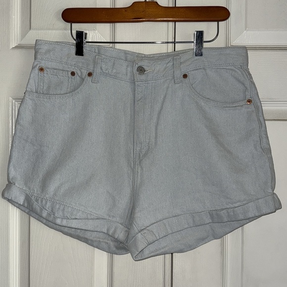 NWOT Levi’s Light Wash A-Line Mom Shorts - Picture 4 of 9